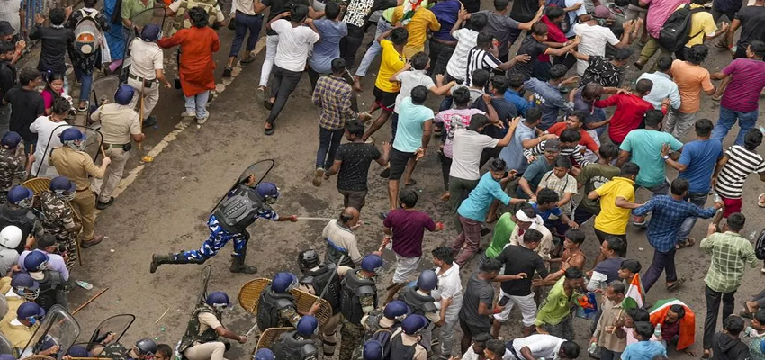 West Bengal: बच्ची से दुष्कर्म और हत्या के बाद उत्पात, भीड़ ने बीच सड़क पर किया इंसाफ