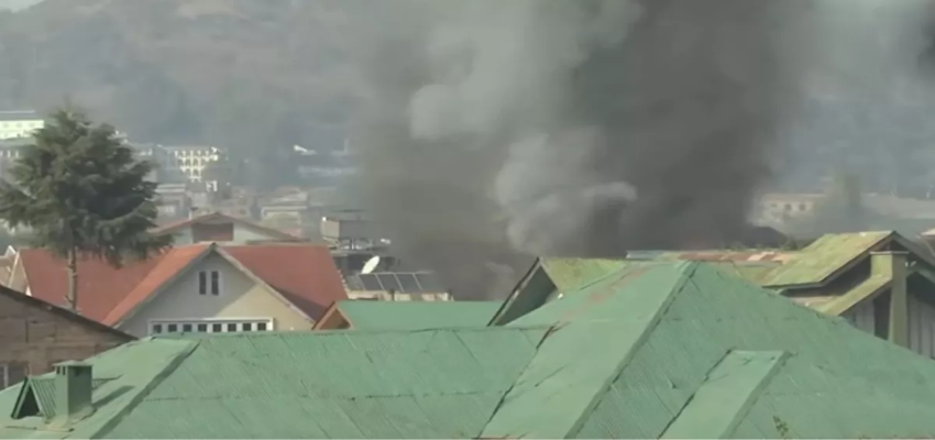 Jammu Kashmir: जम्मू-कश्मीर में तीन आतंकी ढेर, घर को ढाल बनाकर छिपे दहशतगर्दों का भी हुआ सफाया