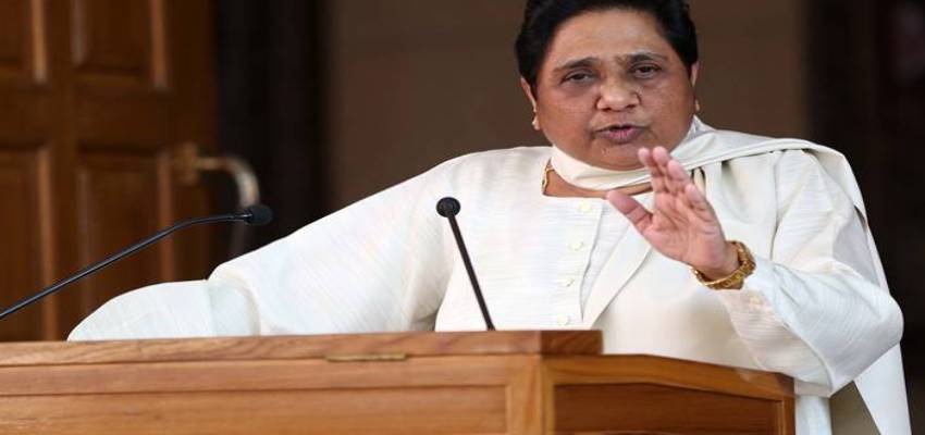 बंद हो सकते है यूपी के 27 हजार स्कूल, मायावती ने स्कूल विलय पर उठाए सवाल