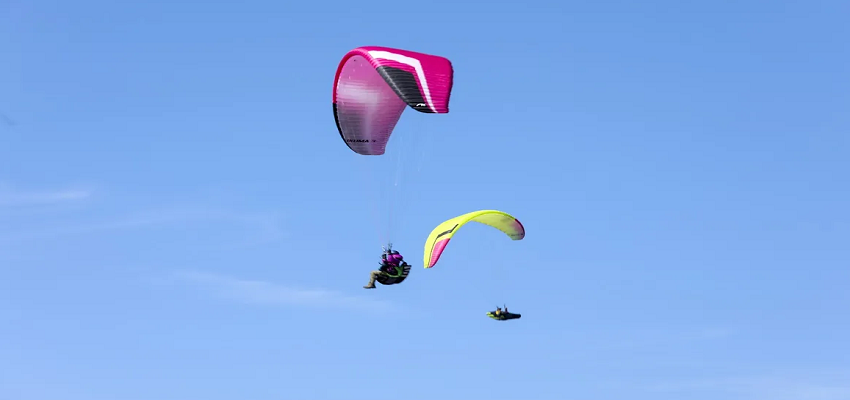 हिमाचल में पैराग्लाइडिंग वर्ल्ड कप के दौरान हादसा, फंसे पैराग्लाइडर को सुरक्षित निकालने की कोशिशें जारी