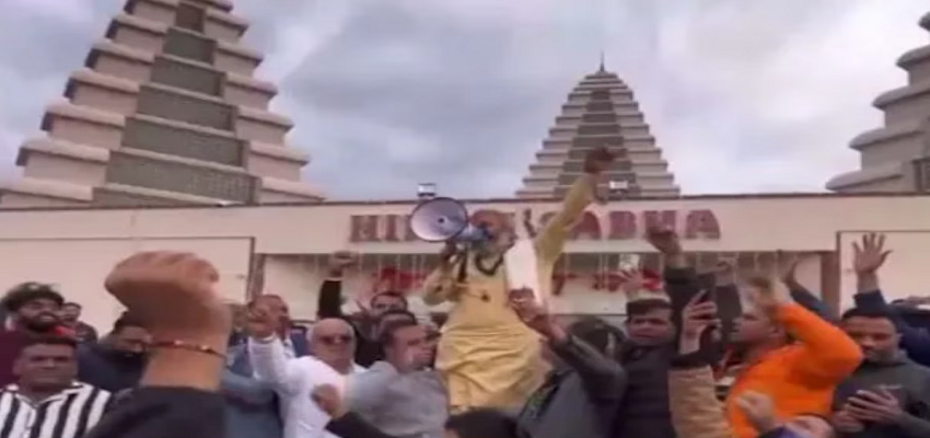 Canada Hindu Temple Attack: कनाडा में गूंजे योगी आदित्यनाथ के शब्द, हिंदुओं ने लगाया 'बंटोगे तो कटोगे' का नारा