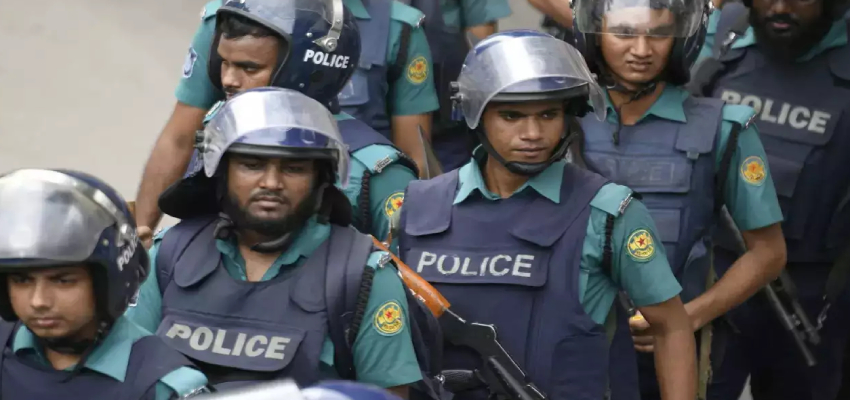 बांग्लादेश के चटगांव में विवादित पोस्ट के बाद भड़की हिंसा, 12 पुलिसकर्मियों के साथ कई हिंदू घायल