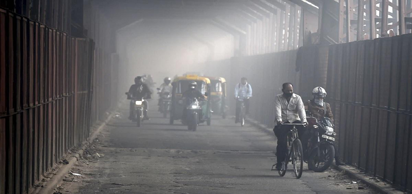 Delhi Weather : जहरीली हवा में सांस लेने को मजबूर दिल्ली की जनता, नहीं हो रहा कोई सुधार, जानें कब होगी ठंड की शुरूआत