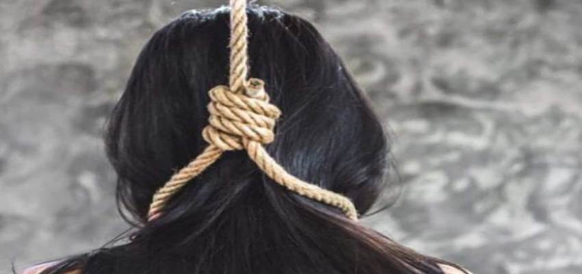 पहले पति को बुलाया घर...फिर 3 बच्चों के साथ मां ने लगाई फांसी, सामने आई ये वजह