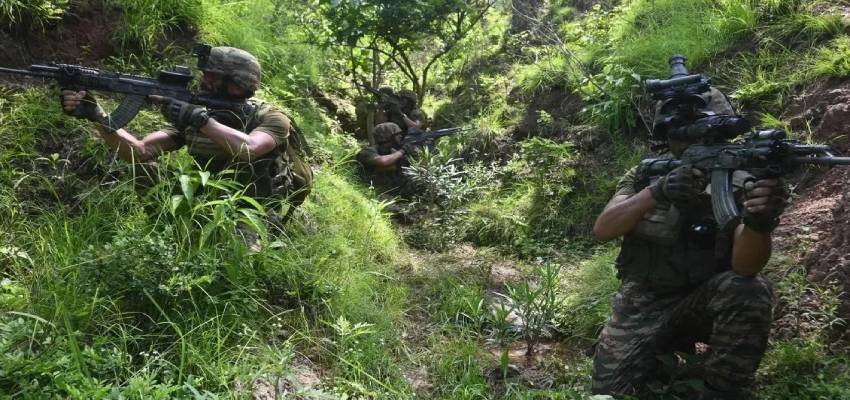 श्रीनगर: निशात बाग में सुरक्षाबलों और आतंकियों में मुठभेड़, जवानों ने 3 दहश्तगर्द को घेरा