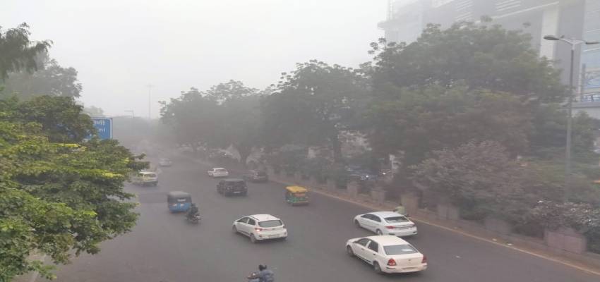 Weather News: दिल्ली में 30 से ज्यादा स्थानों पर AQI खराब, ज्यादातर इलाकों में छाई धुंध की चादर