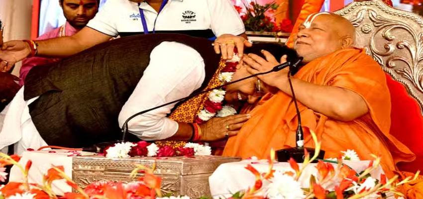 Rajasthan: 'मेरे कहने पर बना ब्राह्मण मुख्यमंत्री', श्रीराम कथा में जगद्गुरु रामभद्राचार्य का बड़ा दावा