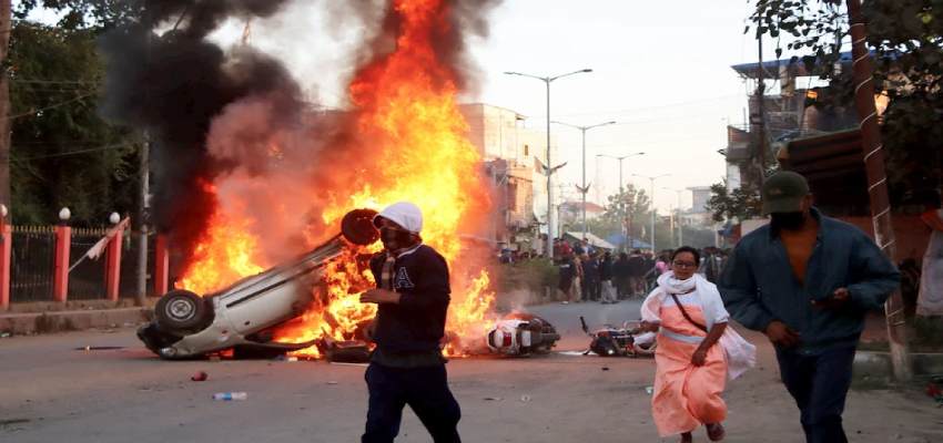 मणिपुर में फिर भड़की हिंसा, 3 मंत्रियों और 6 विधायकों के घरों को बनाया निशाना