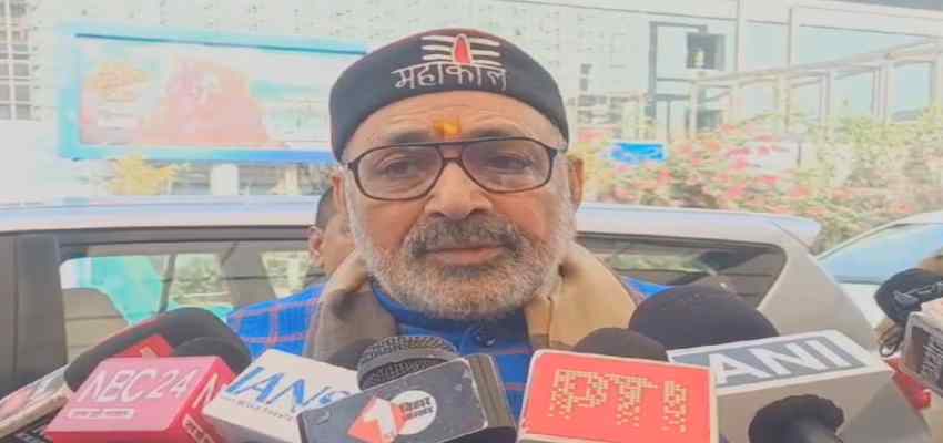‘एक रहेंगे तो सेफ रहेंगे, वोट देने से पहले भविष्य देखें’ गिरिराज सिंह ने एक फिर दिया विवादित बयान