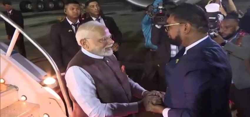 56 सालों बाद गुयाना के दौरे पर पहुंचे भारतीय PM, राष्ट्रपति अली ने प्रोटोकॉल तोड़ कर किया स्वागत