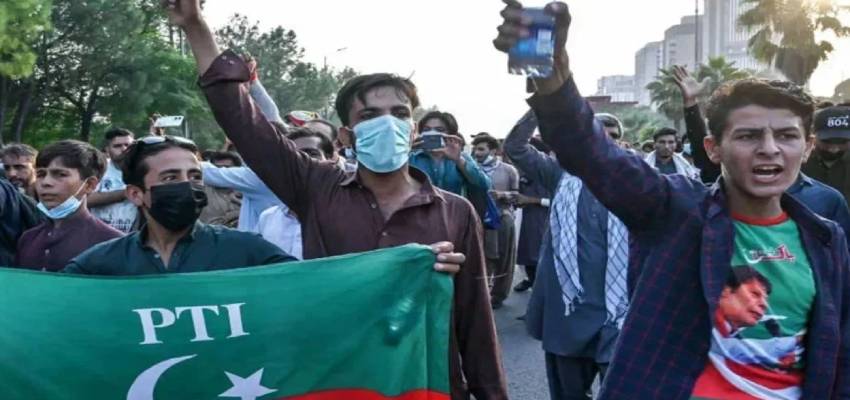 पाकिस्तान में विरोध प्रदर्शन के बाद इमरान खान के समर्थक अरेस्ट, इस्लामाबाद में लॉकडाउन जैसे हालात