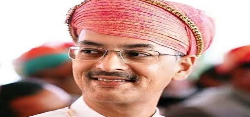 मेवाड़ के राजपरिवार का विवाद अब सड़क पर आया, सिटी पैलेस के बाहर पथराव