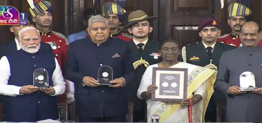 मैथिली और संस्कृत भाषा में अब पढ़ सकेंगे संविधान, राष्ट्रपति मुर्मू ने सांसदों को दिलाई प्रस्तावना की शपथ