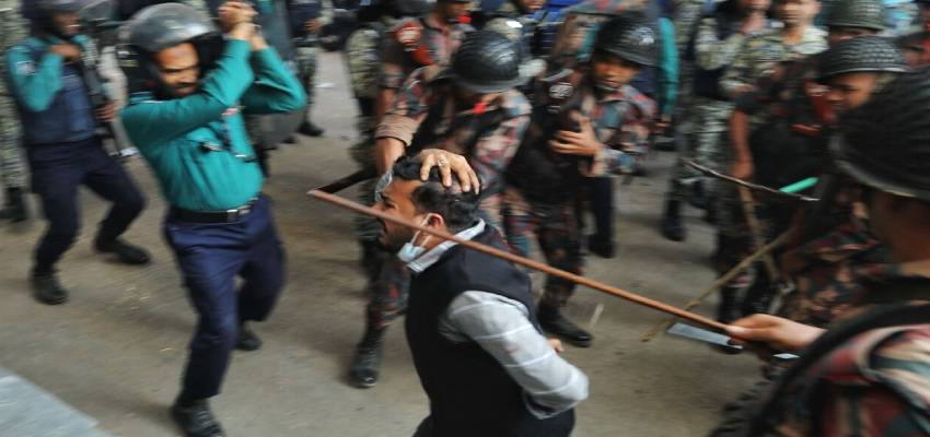 बांग्लादेश में चिन्मय कृष्ण दास की गिरफ्तारी के बाद वकील की हत्या से बिगड़े हालात, क्या बोले हिंदू संगठन?