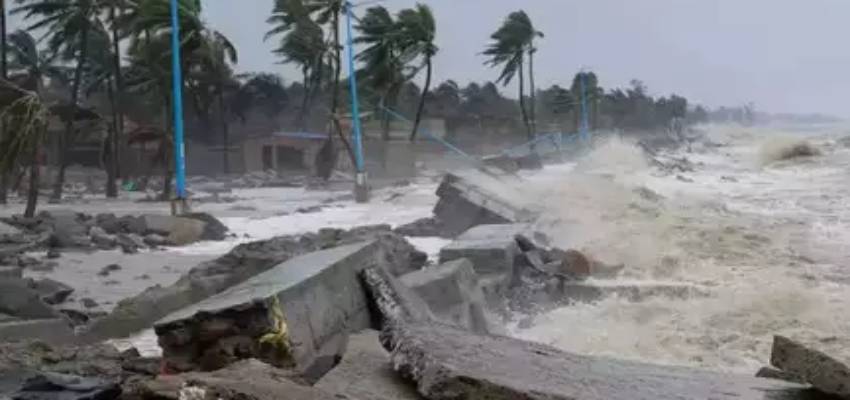 Cyclone Fengal: तमिलनाडु में तूफान फेंगल मचाएगा कोहराम, स्कूल-कॉलेजों को किया गया बंद