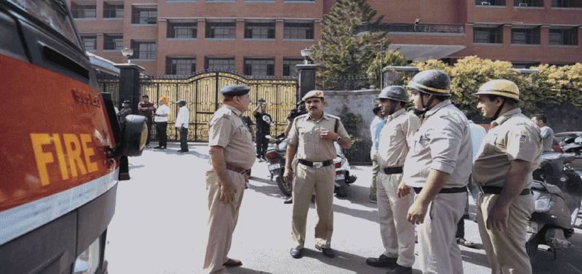 रोहिणी के एक स्कूल को मिली बम से उड़ाने की धमकी, मौके पर पहुंची पुलिस ने परिसर को कराया खाली