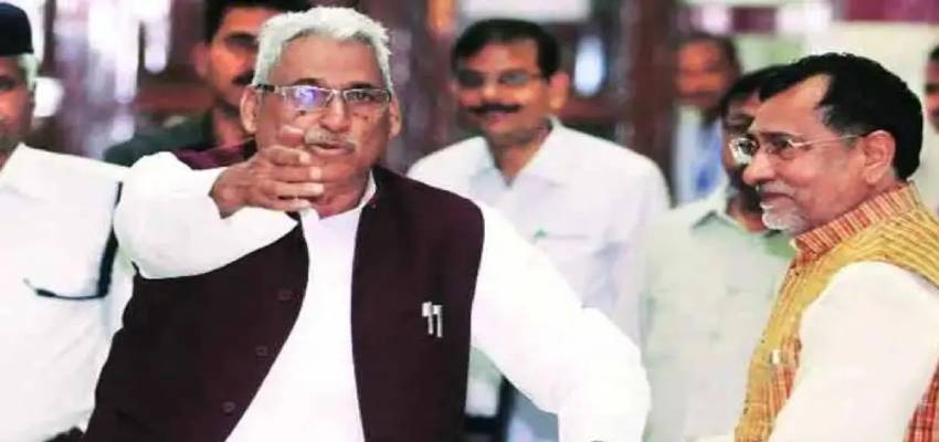 सपा नेता माता प्रसाद पांडे का घर बना छावनी, आज संभल जाने का किया था ऐलान