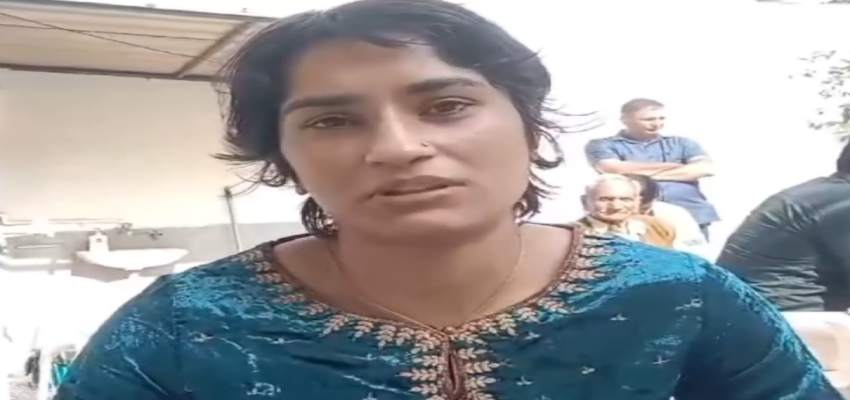 HARYANA NEWS: ‘गुमशुदा नहीं हुईं, बल्कि जिंदा हूं’ लापता वाले पोस्टर पर भड़कीं विनेश फोगाट