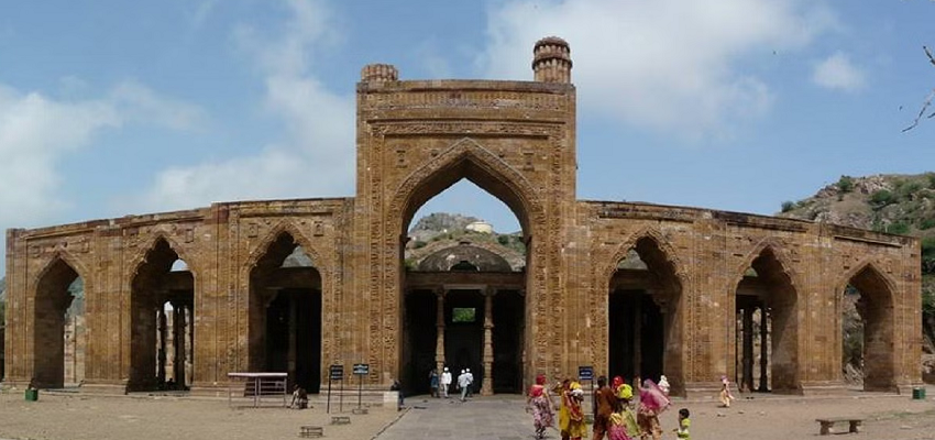 Ajmer: दरगाह के बाद अब ‘अढ़ाई दिन के झोपड़े’ पर विवाद, नमाज पर पाबंदी की उठी आवाज