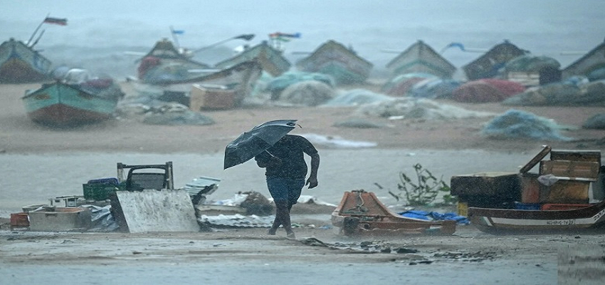 Cyclone Fengal: अस्पतालों-घरों में भरा पानी...स्कूल बंद, तमिलनाडु-पुडुचेरी में भारी बारिश से बाढ़ जैसे हालात