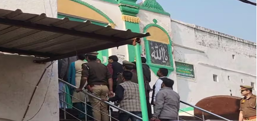 संभल हिंसा मामले की जांच में जुटी न्यायिक आयोग की टीम, जामा मस्जिद में भारी सुरक्षा के बीच की गई एंट्री
