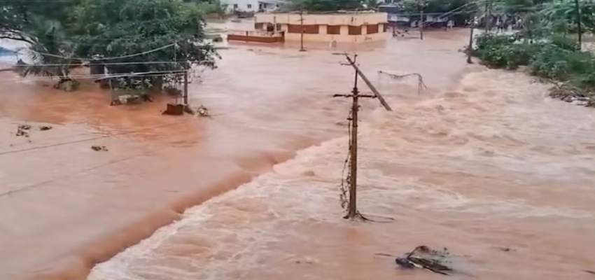 Fengal Cyclone: तमिलनाडु में साइक्लोन फेंगल का कहर, लैंडस्लाइड में 5 बच्चों सहित 7 लोगों की मौत