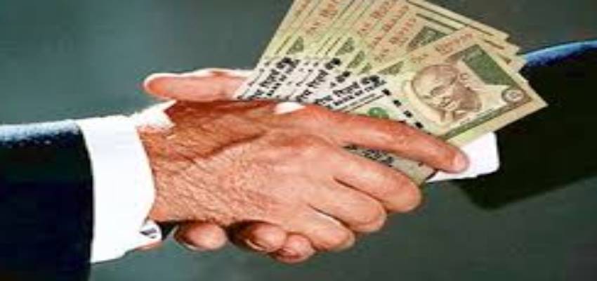 संसद में पकड़ी गई है नोटों की गड्डी, किसी की गई सांसदी तो कोई गया जेल