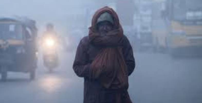 Delhi Weather: आज सीजन की सबसे सर्द सुबह, दिल्ली में पारा गिरने के बाद अब बारिश बढ़ाएगी ठंड