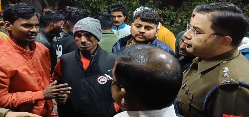 Gorakhpur Road Accident: गोरखपुर में दर्दनाक सड़क हादसा, तीन बाइक की टक्कर में 5 की मौत