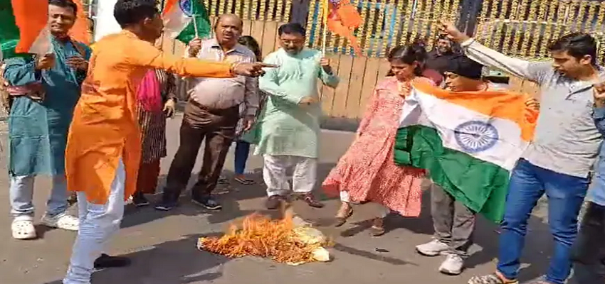 बांग्लादेश में हिंदुओं पर अत्याचारों के खिलाफ भारत में विरोध प्रदर्शन, ढाका की जामदानी साड़ियों को जलाया