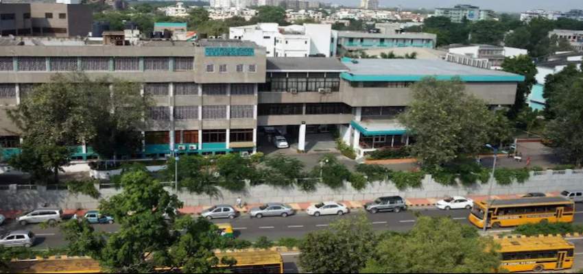 राजधानी दिल्ली के दो बड़े स्कूलों को बम से उड़ाने की धमकी, मचा हड़कंप, वापस भेजे गए बच्चे