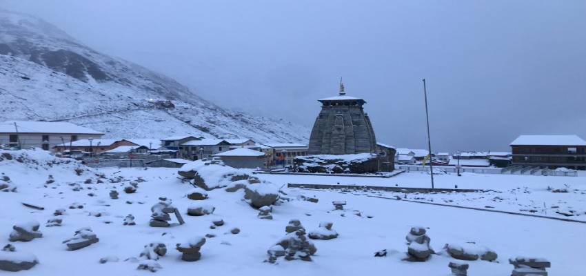 केदारनाथ-बद्रीनाथ में बिछी बर्फ की सफेद चादर, शिमला में सीजन की पहली बर्फबारी के बाद गिरा पारा