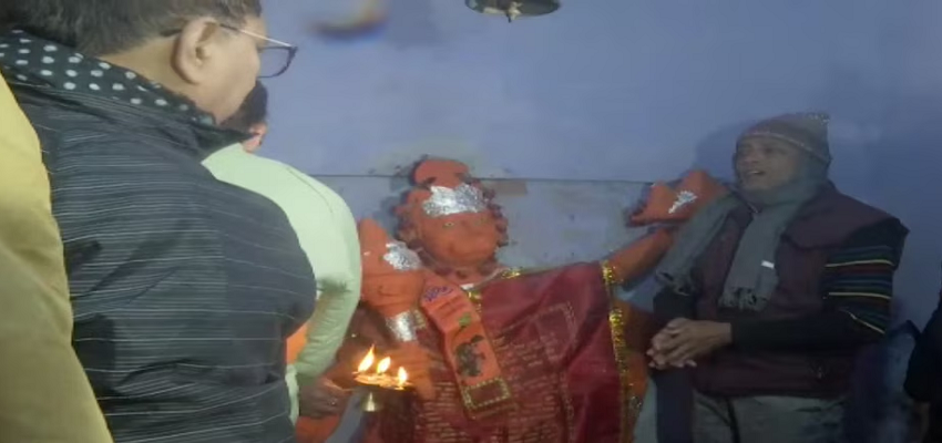 संभल के मुस्लिम बहुल इलाके में मिला 46 साल पुराना बंद मंदिर, आज वहां हुआ पूजा अर्चना का आयोजन