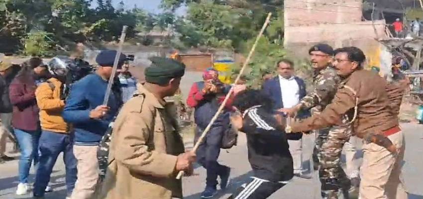 Jharkhand: JSSC कार्यालय का घेराव करने जा रहे छात्रों पर पुलिस ने किया लाठीचार्ज, कई छात्र घायल