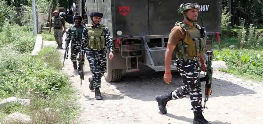J-K: कुलगाम में आतंकियों और सुरक्षाबलों के बीच मुठभेड़, एनकाउंटर में जवानों ने किया 2 को ढेर