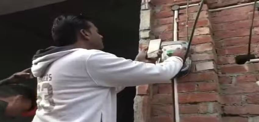 Sambhal: सपा सांसद बर्क के घर बिजली विभाग की छापेमारी, मौके पर भारी फोर्स तैनात