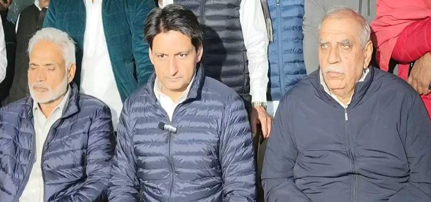 Haryana News: खनौरी बॉर्डर पर जगजीत डल्लेवाल से मिले दीपेंद्र हुड्डा, कहा- लंबा आंदोलन का चलना देश के लिए दुर्भाग्य पूर्ण है