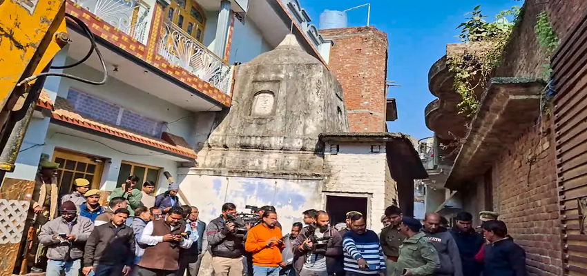 Sambhal: गुपचुप तरीके से ASI ने की कार्तिकेय मंदिर की कार्बन डेटिंग, साथ ही किए 5 तीर्थ और 19 कूप का निरीक्षण