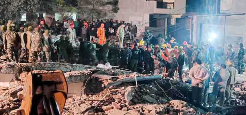 Punjab: मोहाली में बिल्डिंग गिरने से 2 की मौत, कई लोगों के मलबे में दबे होने की आशंका