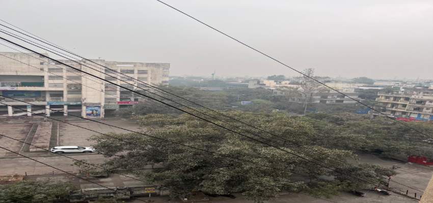 राजधानी दिल्ली में हुई बारिश, दिन के समय छाया अंधेरा; ठंड में हुई बढ़ोतरी