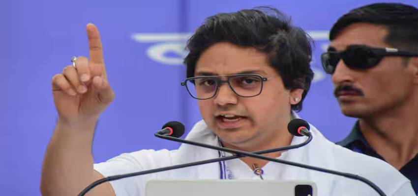 'सबने हमारी क्रांति को फैशन शो बना दिया...', राहुल-प्रियंका पर भड़के मायावती के भतीजे आकाश आनंद