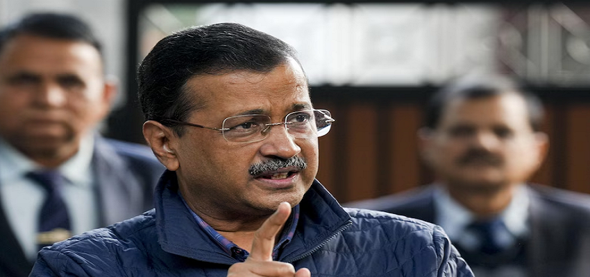 पैसे बांटने के आरोप के बाद BJP पर बरसे केजरीवाल, बोले- प्रवेश वर्मा को अब…