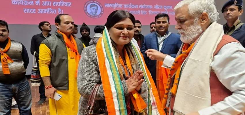 पटना में महात्मा गांधी के प्रिय भजन 'रघुपति राघव राजा राम' पर हंगामा, गायिका देवी को मांगनी पड़ी माफी