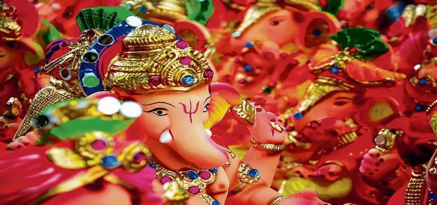 Aaj Ka Panchang: नए साल पर गणपति बप्पा की पूजा करने से सभी कार्य होंगे सफल, जानें मुहूर्त, योग और राहुकाल