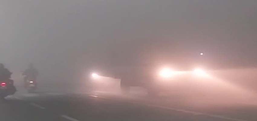 Weather Update:  कोहरे में गुम हुई दिल्ली!  सड़क पर थमी गाडियों की रफ्तार; हवाई यात्रा बुरी तरह प्रभावित