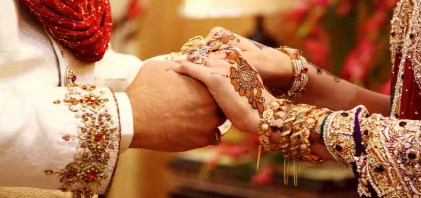 UP Shadi Anudan Yojana: बेटियों की शादी के लिए यूपी सरकार दे रही पैसा, लाभ लेने के लिए ऐसे करें आवेदन