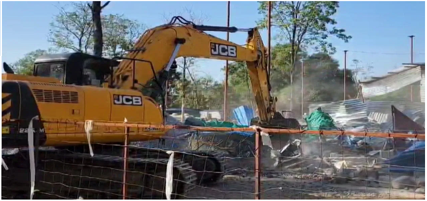 Chhattisgarh: सेफ्टी टैंक में शव छिपाने वाले आरोपी ठेकेदार के खिलाफ कड़ी कार्रवाई, बुलडोजर से ढहाए गए अवैध ठिकाने