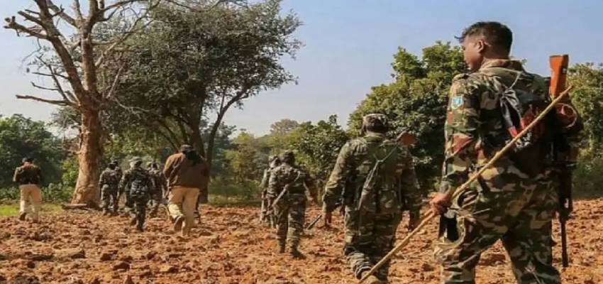 बीजापुर में सुरक्षाबलों के साथ हुई मुठभेड़ में 3 नक्सली ढेर, अभी भी जारी है गोलीबारी