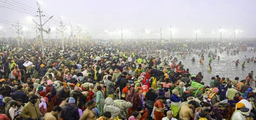 Mahakumbh 2025: महाकुंभ अमृत स्नान के लिए उमड़ा जनसैलाब, सुबह 8:30 बजे तक 1 करोड़  श्रद्धालुओं ने लगाई अस्था की डुबकी