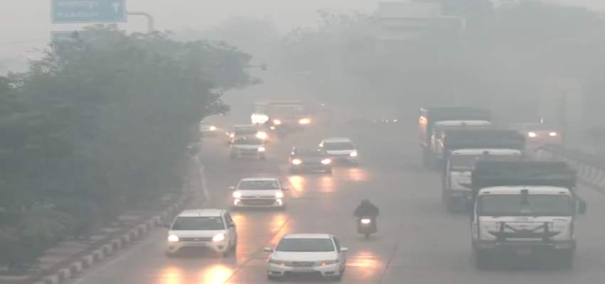 Weather update: घने कोहरे की चपेट में राजधानी दिल्ली, विजिबिलिटी हुई शून्य; बारिश का अलर्ट